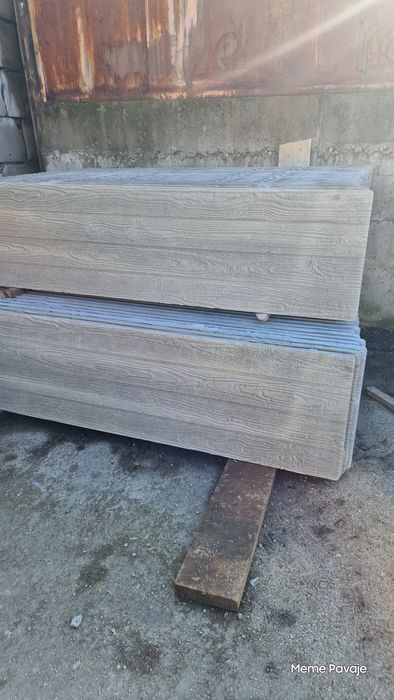 Placi stâlpi și bolțari din beton