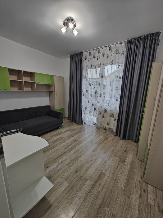 Apartament de 3 camere de închiriat