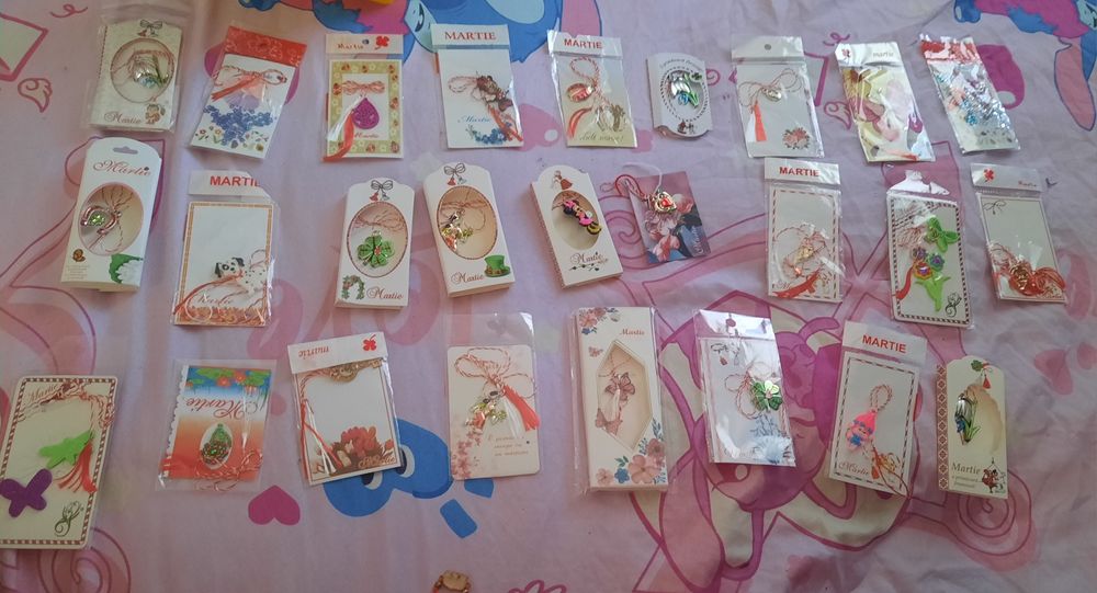 Lot mărțișoare/broșe