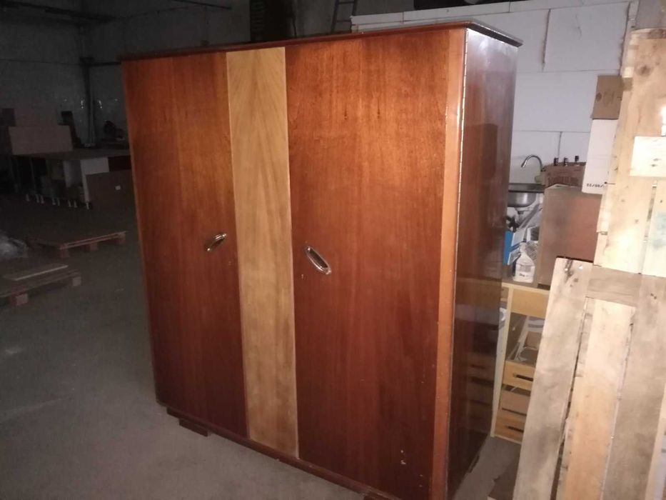 Двукрилен, старинен гардероб, коментар на цената при оглед