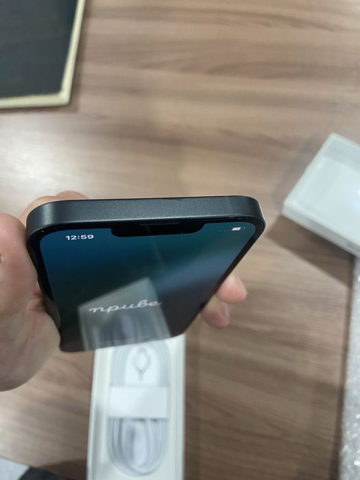 Продам Айфон 16е 128г