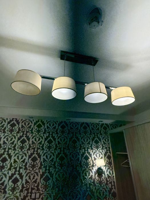 Vand set aplica tavan+ 2 aplice atasate deasupra noptierei