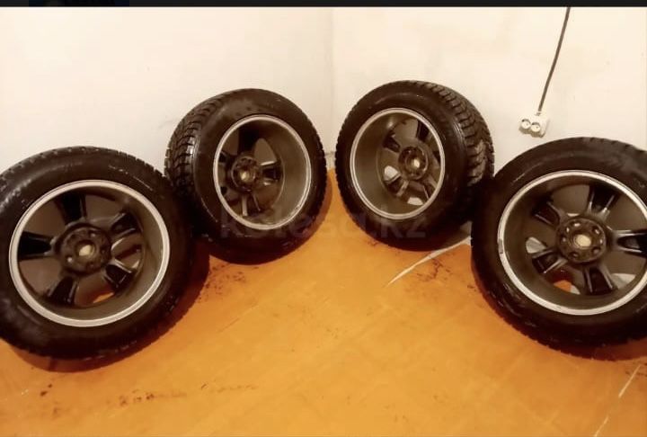 Зимние шипованные