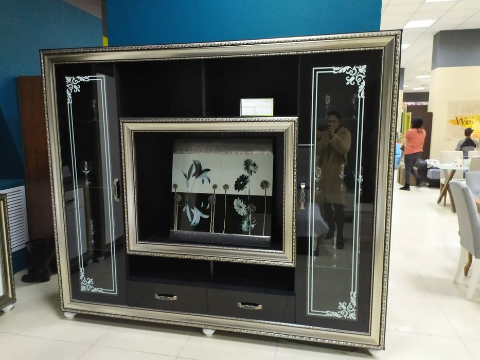 Продам сервант витрину