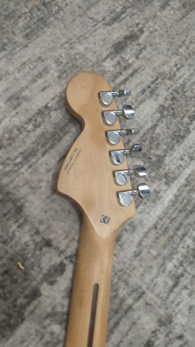 Squier afiniti в красивом  цвете