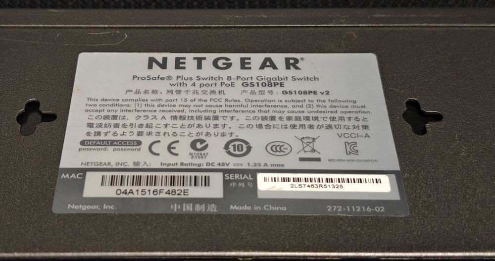 8 портови (4+4 PoE) суичове Netgear и TP-Link