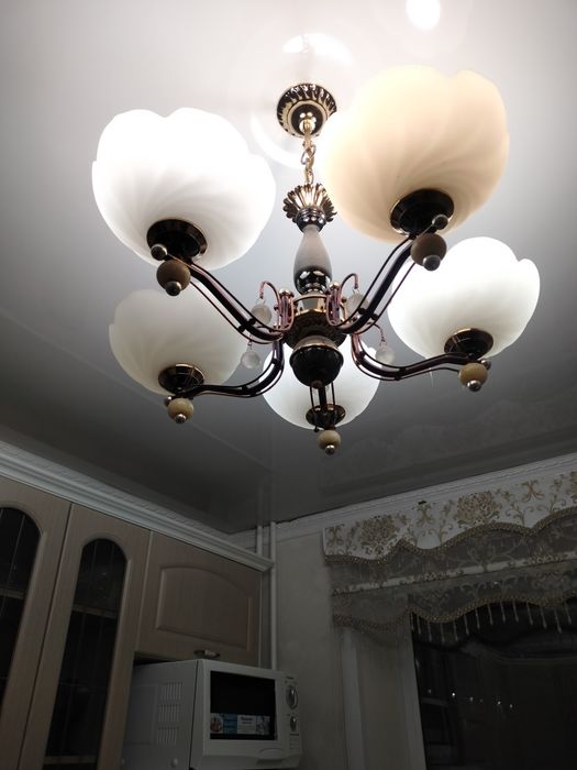 Продаётся люстра