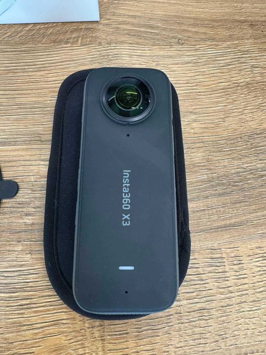 Екшън камера Insta 360 x3 / + Invisible stick и стойка за кола /