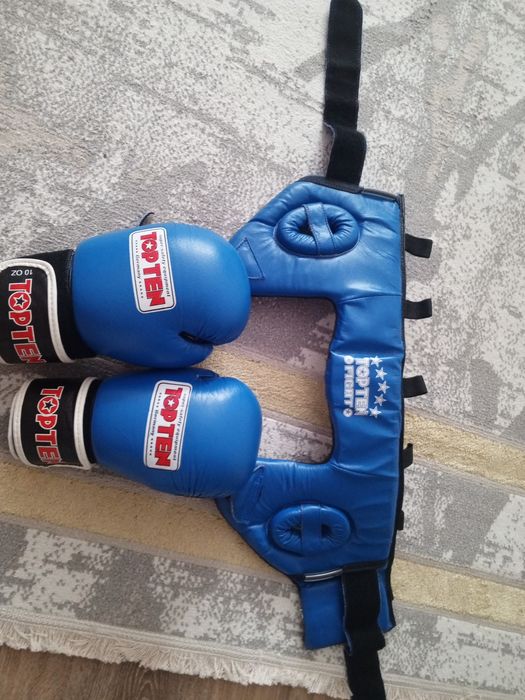 Боксерские перчатки, и шлем
