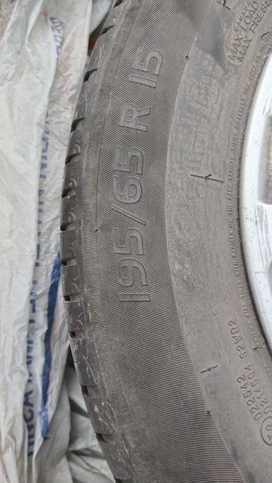 Продам комплект резины с дисками,в отличном состоянии