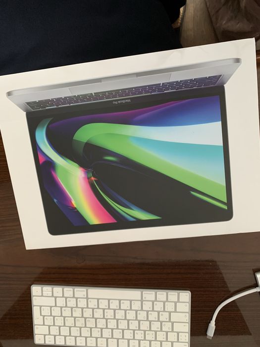 Macbook Pro M2 100% аккумулятор.