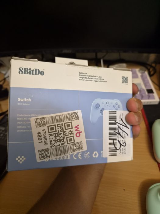Продам геймпда 8bitDo для нинтендо свитер