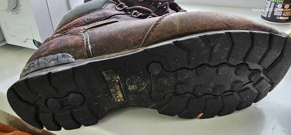 Продаётся ботинки