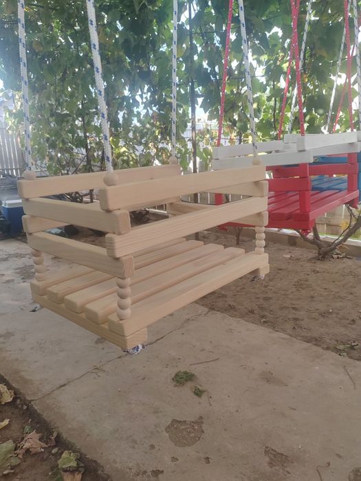 Leagăne din lemn pentru copii