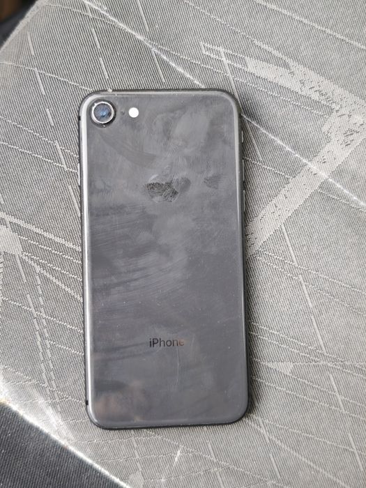 iPhone 8 - stare perfectă, baterie 100%