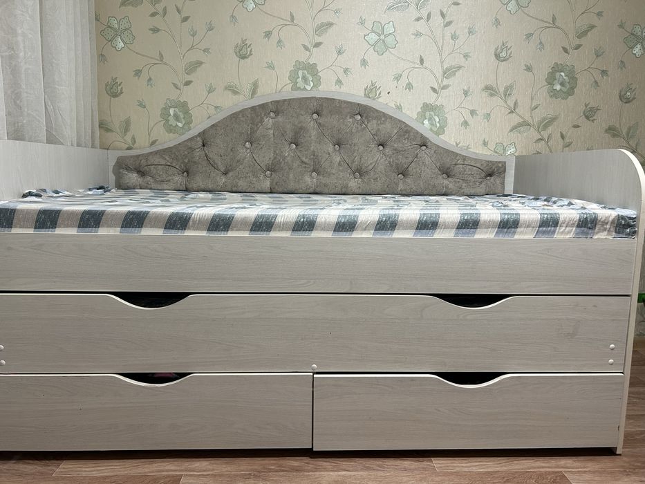 Продам детскую кровать пенал