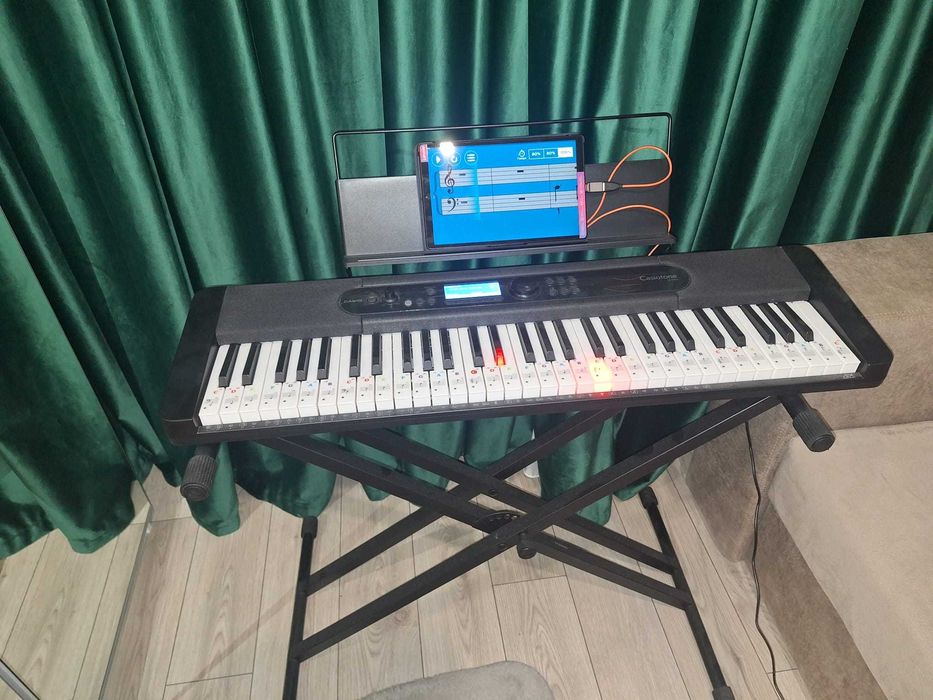 Orga Casiotone LK-S450 - Taste iluminate + Stativ + Kit Tabletă