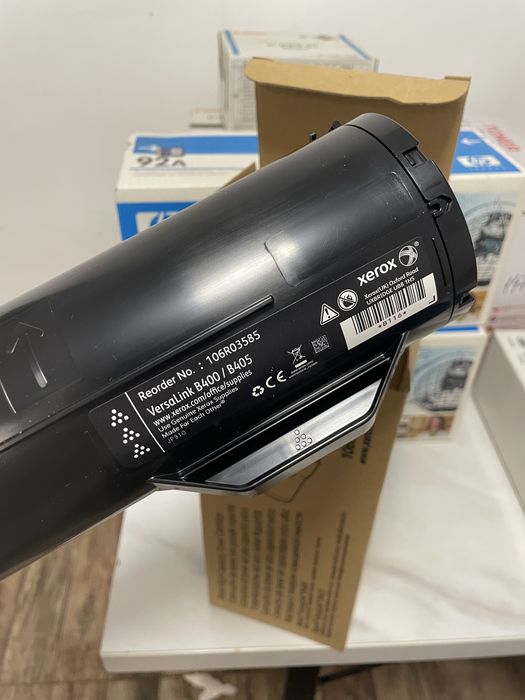 Vând toner original Xerox 106R03585, compatibil cu imprimantele Xerox