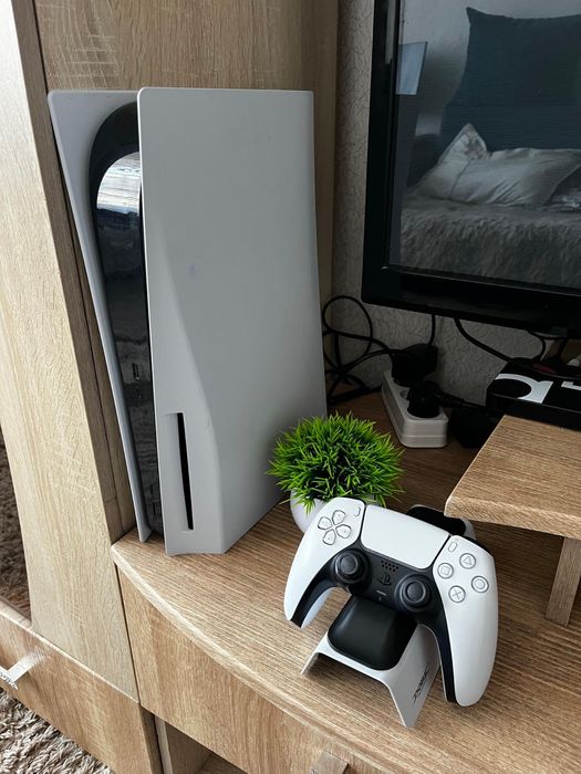 Продам Sony PlayStation 5