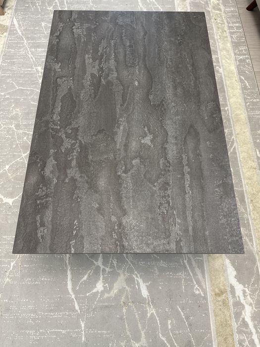 Стол в гостиную