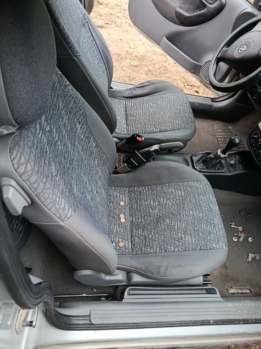 Продава се на Части Opel Corsa C 1.2 бензин