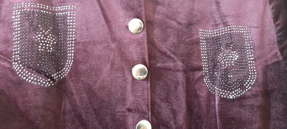 Uzun ko'ylak sotiladi