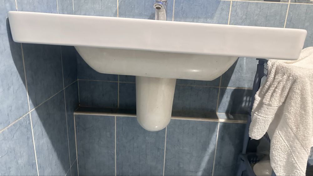 Беде умывальник унитаз