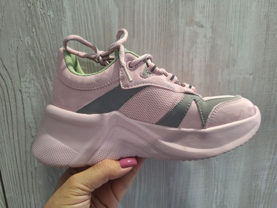 Продам кроссовки