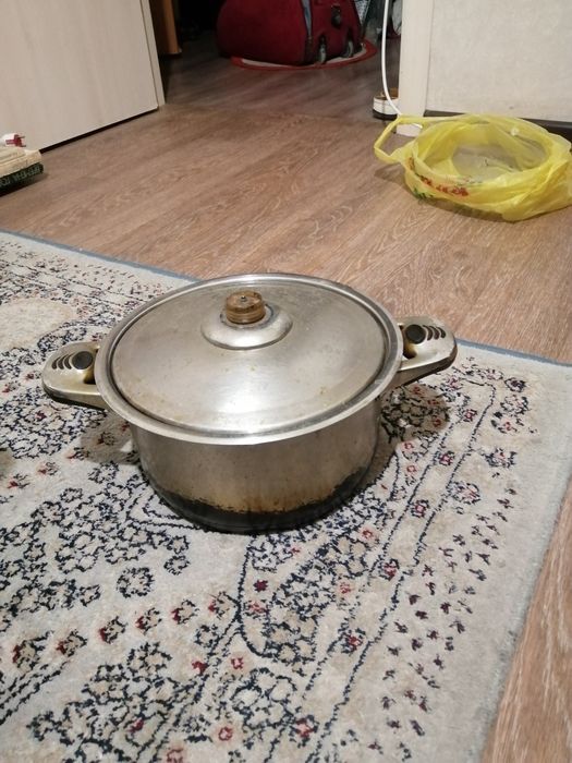 Кастрюля металлическая продам