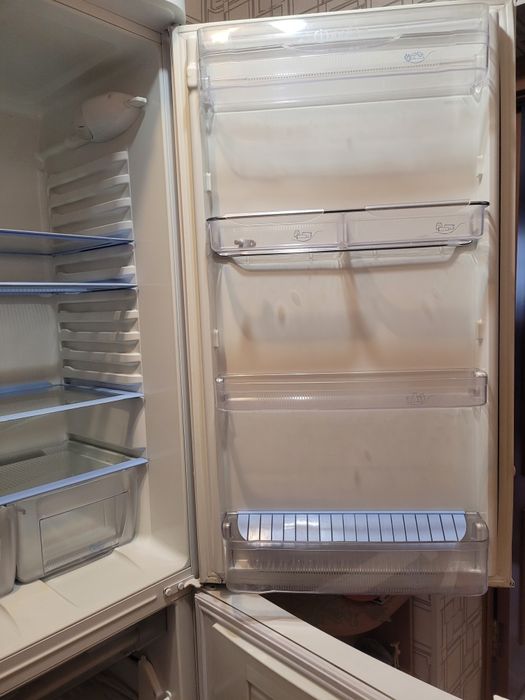 Холодильник Indesit