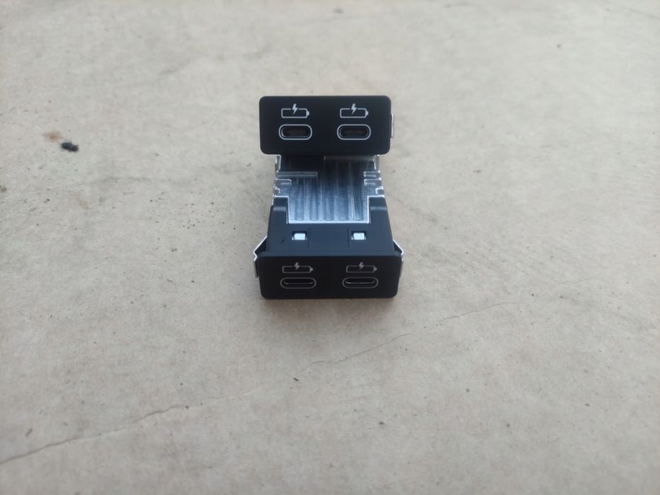 BMW usb C порт за зареждане
