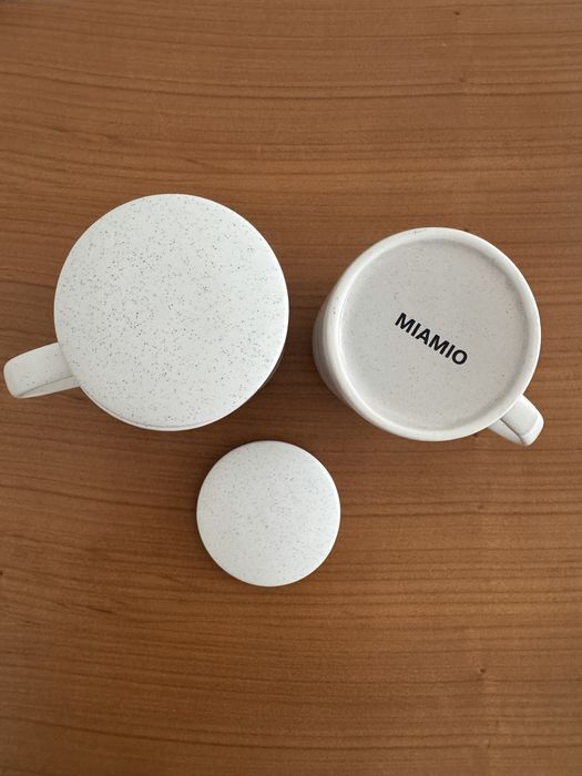 2 cani mari cu capac - sunt noi