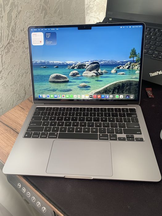 Macbook air 13.6 8/256 Starlight