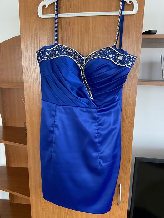 Официална рокля