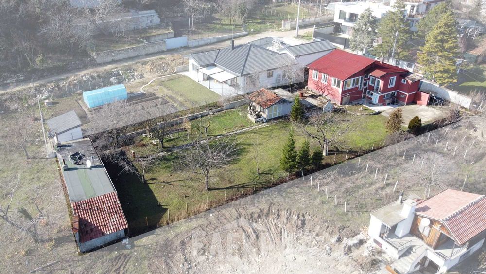 Парцел с панорама лесен достъп от главният път -  Ален Мак