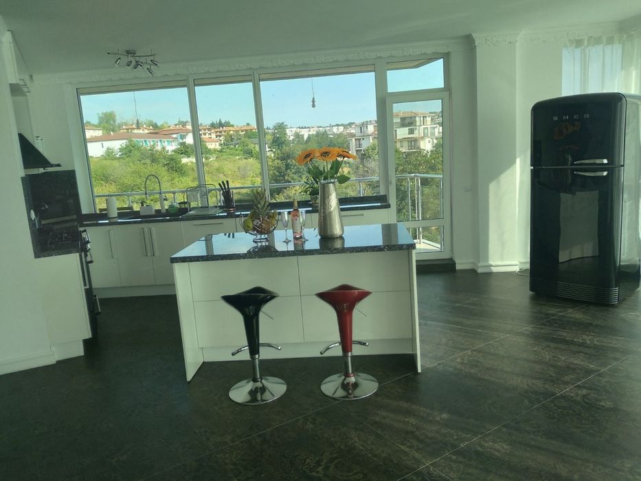 Дава се под наем Тристаен апартамент в Бяла - 232 кв.м за 178.5 € - Снимка #4