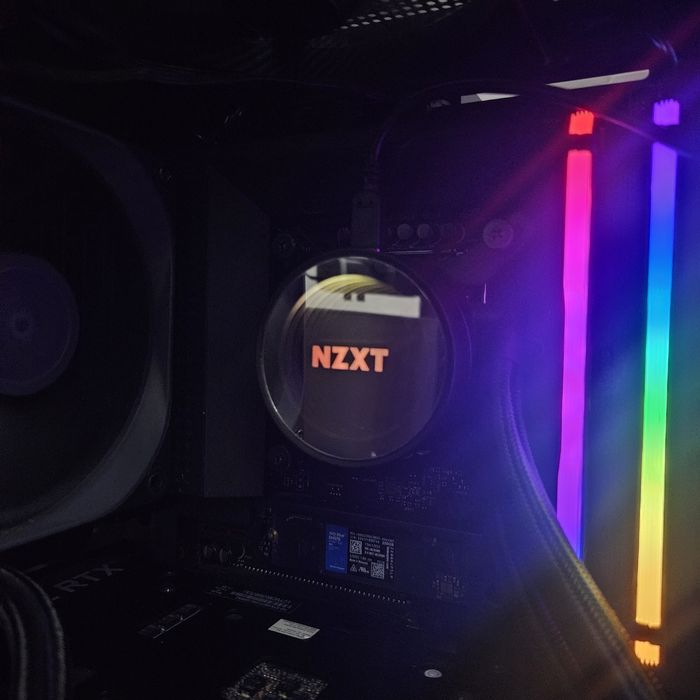 Vand cooler Nzxt 120mm in stare excelenta.