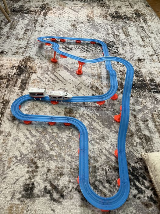 Трасса Hotwheels, трасса с поездом
