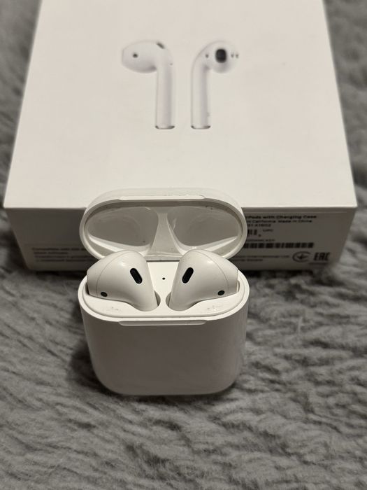 Наушники AirPods