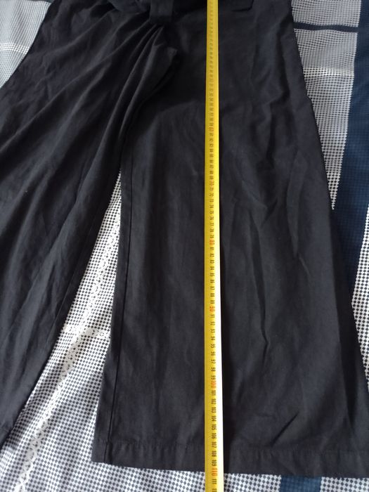 Pantaloni cu talie înaltă și bretele