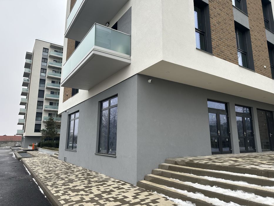 Inchiriez spatiu comercial in complexul grand hill residence oradea