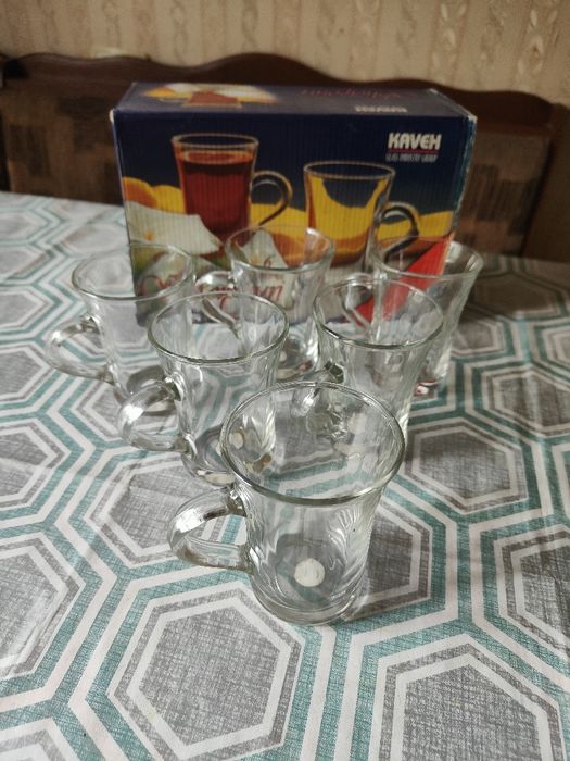 Посуда в коробках.