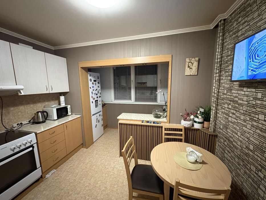 Продавам 3-стаен апартамент