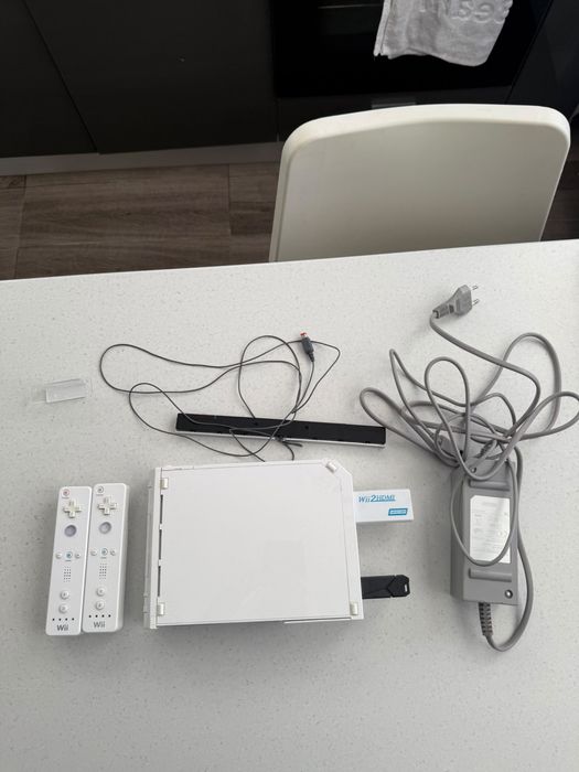 Nintendo Wii modat + 60 jocuri + 2 controllere + Wii2HDMI