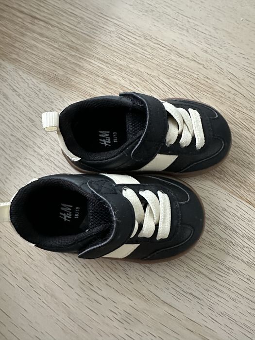 Бебешки обувки маратонки H&M