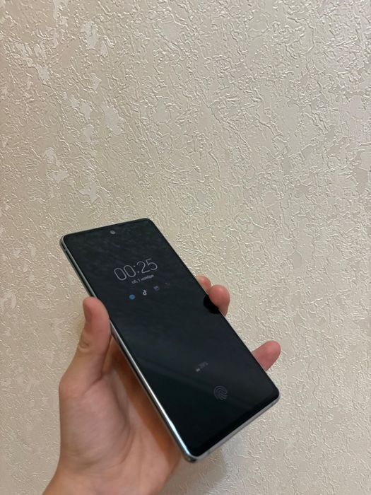 Срочно продам Samsung Galaxy S20 EF