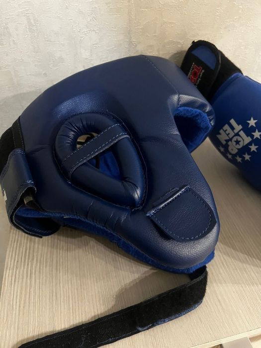 Продам кожанные перчатки и шлем