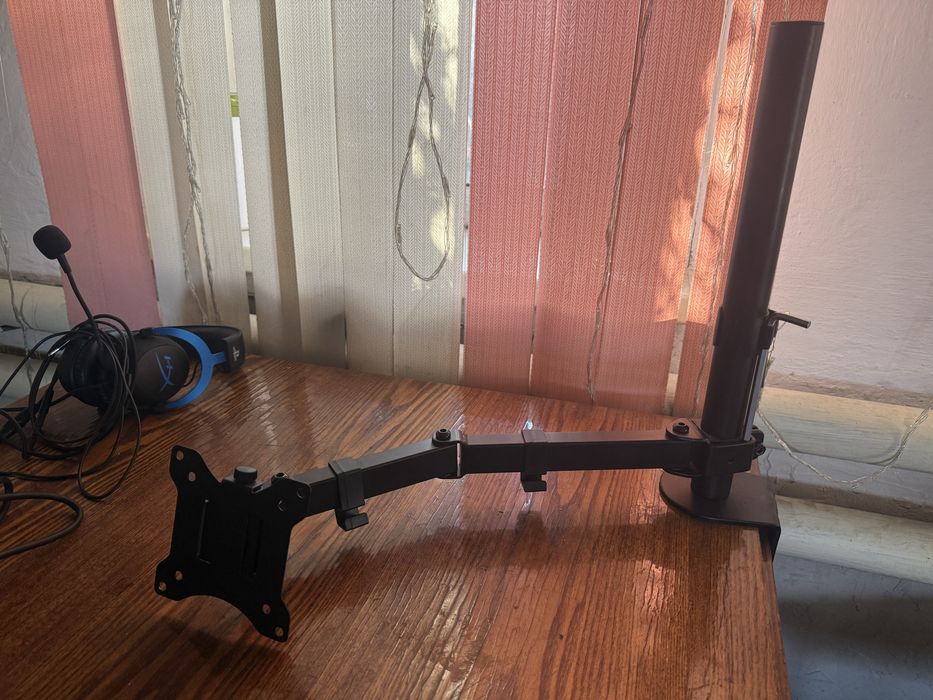 Продам нашник HyperX  и кронштеин удобный