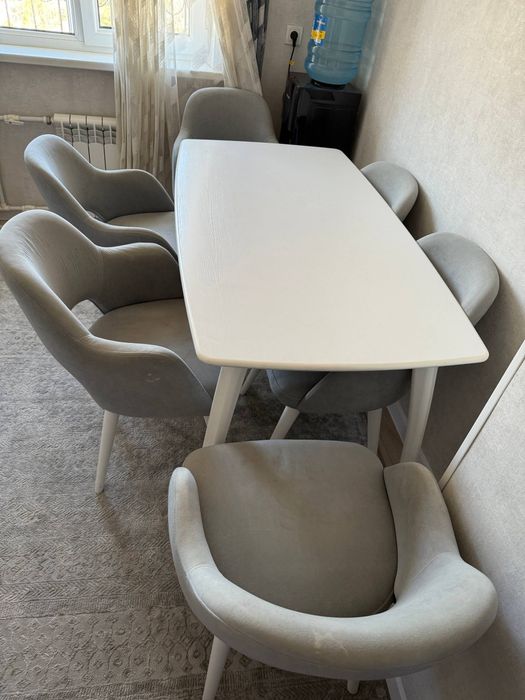 Стол обеденный 150×80 + 6 мягких стульев в хорошем состоянии