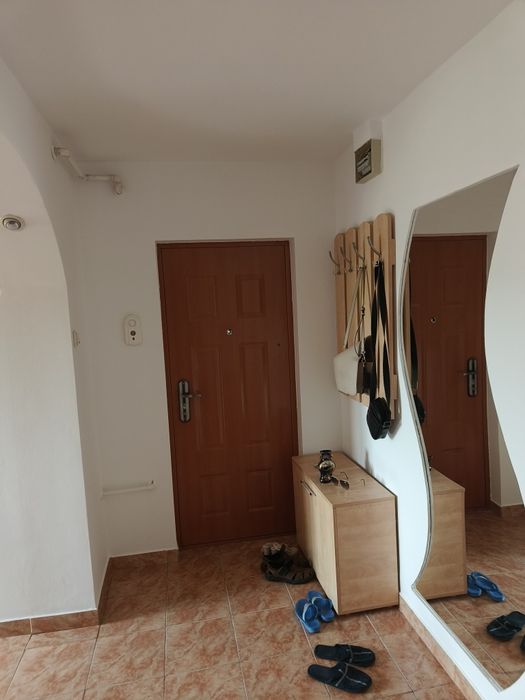 Vând  apartament cu trei camere